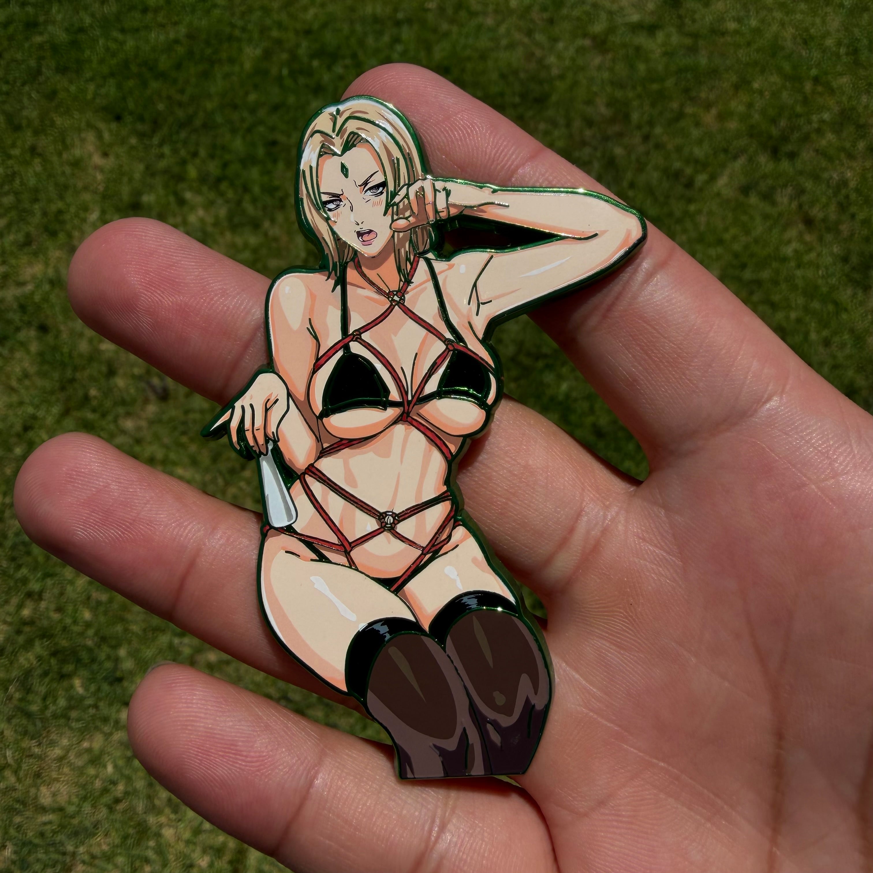 Bondage Tsunade Pin (Extras)