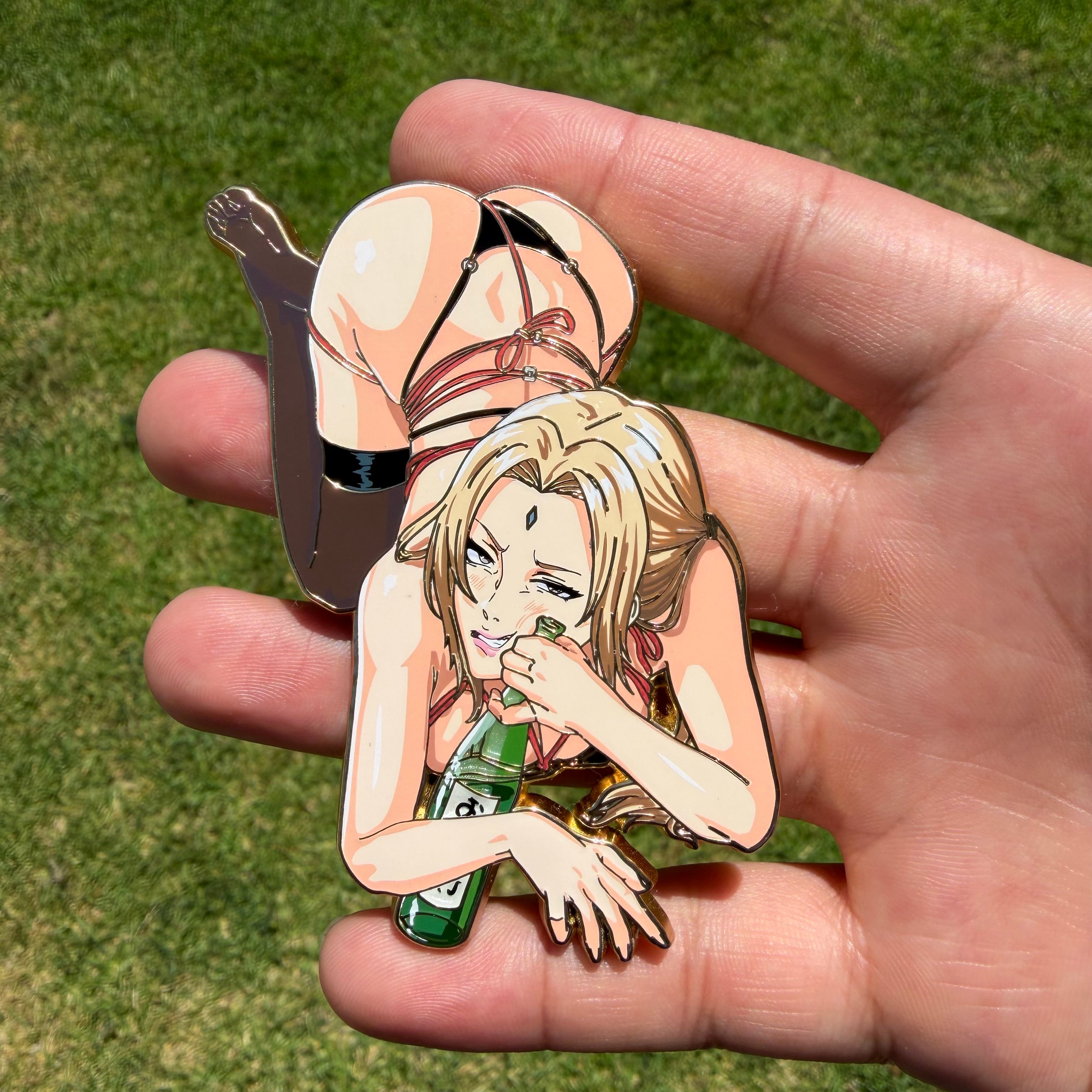 Bondage Tsunade Pin (Extras)