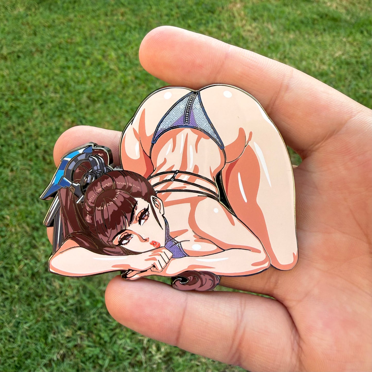 Stellar Eve Pin (In-Hand) Extras