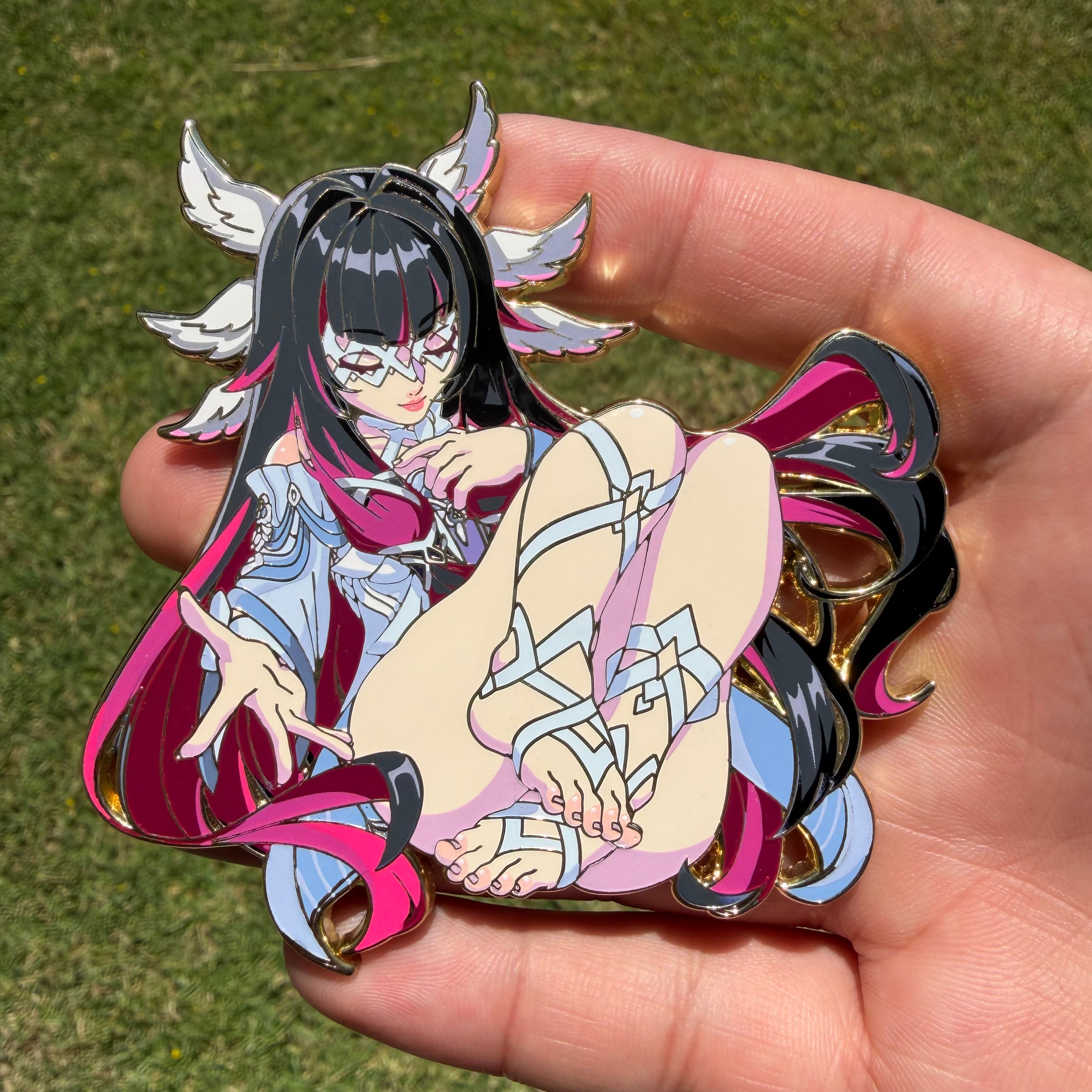 Columbina Pin In-Hand Extras