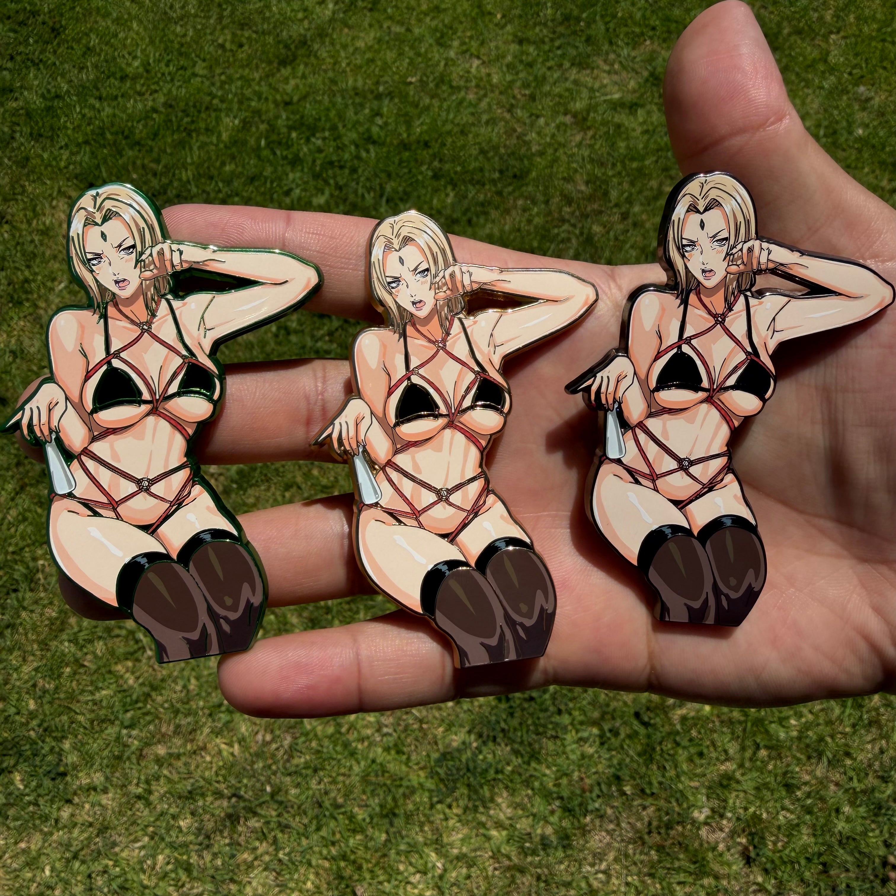 Bondage Tsunade Pin (Extras)