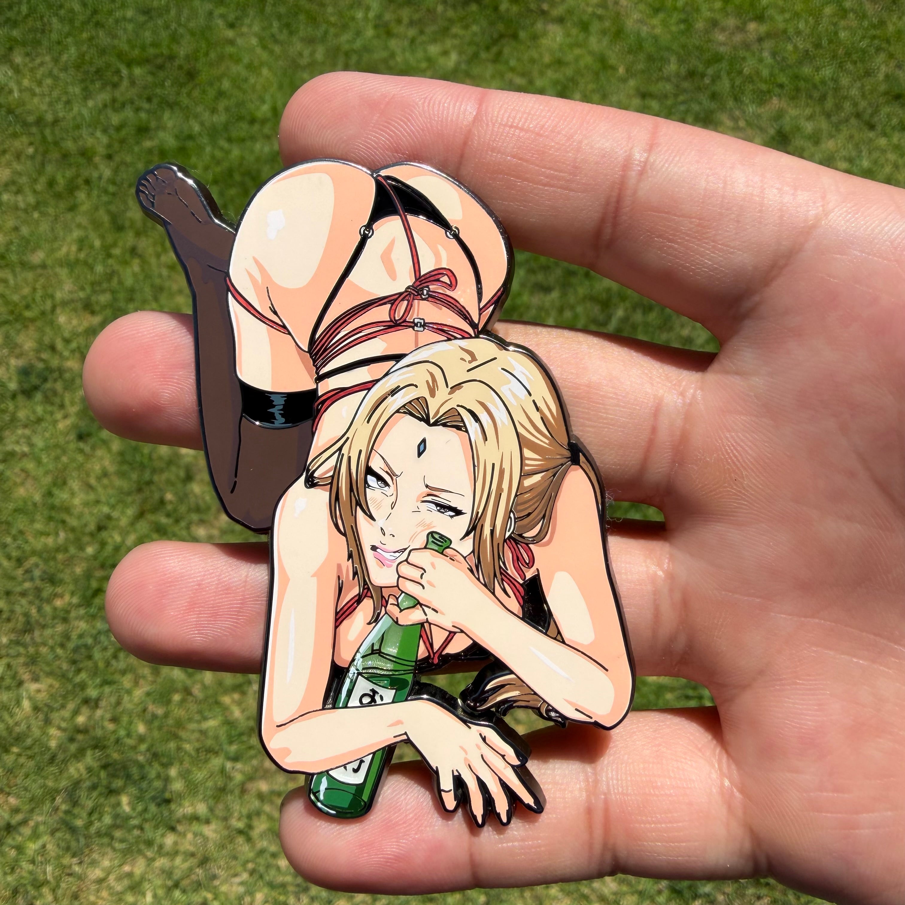 Bondage Tsunade Pin (Extras)